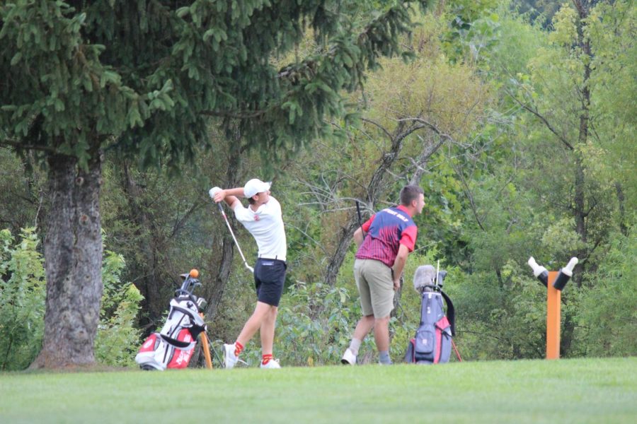 Senior+Hayden+Leavitt+tees+off+on+hole+14+at+Mingo+Bottom+on+Aug+25+in+the+annual+City+Cup+Match+versus+Parkersburg+South.